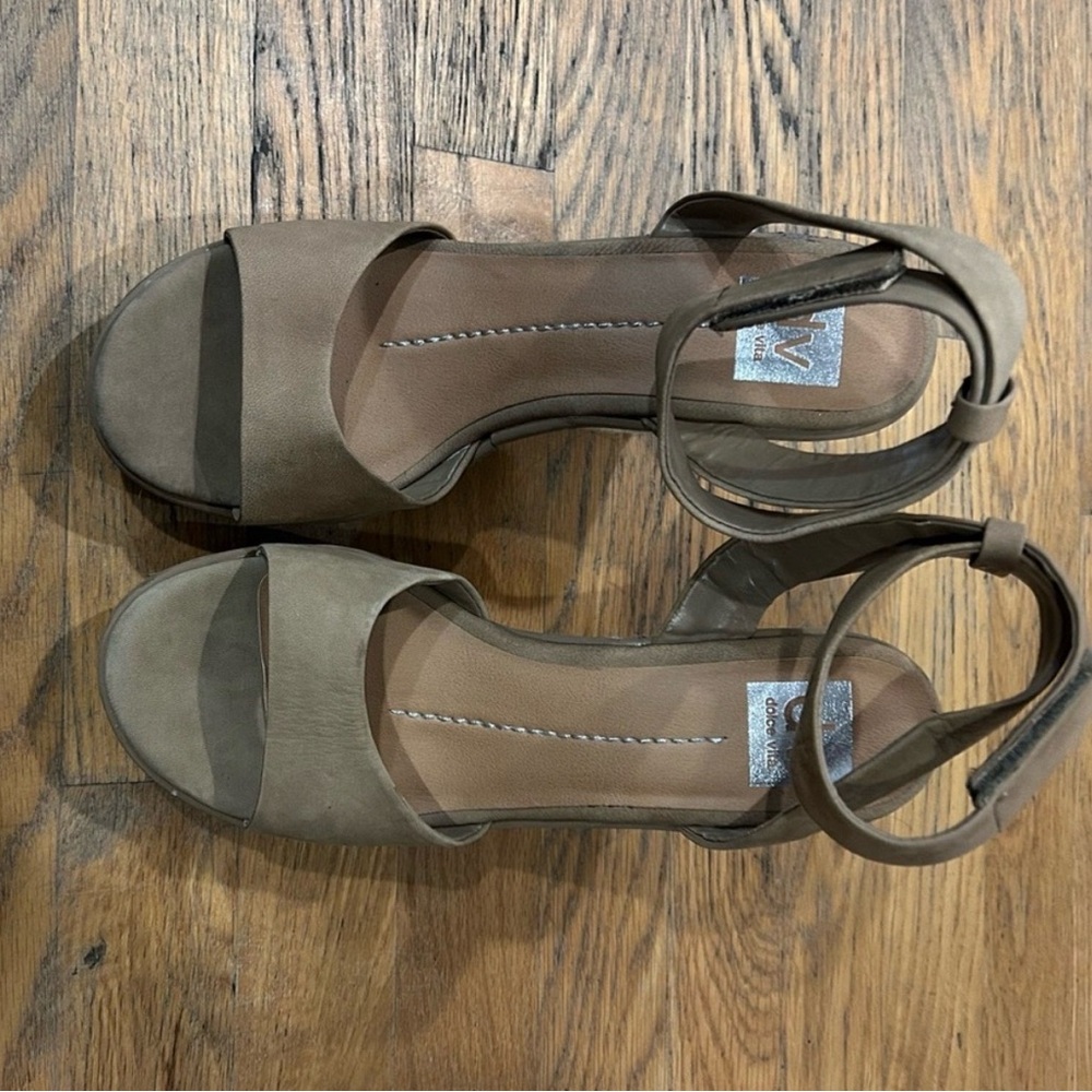 DV by Dolce Vita Women's Brown Ankle Strap Wedges - Picture 3 of 4